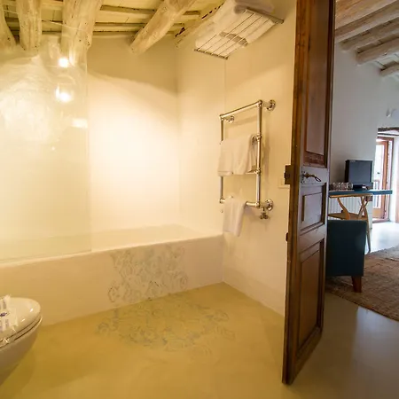 Del Teatre - Adults Only